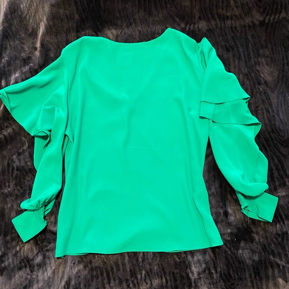 Vibrant green V-neck drapey blouse with arm slits - Picture 2 of 2
